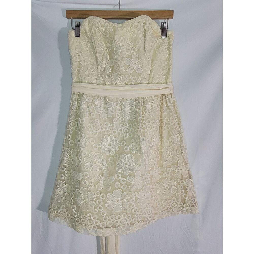 Max and Riley Lace dress Medium Cream Women's Sleeveless Formal
